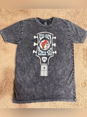 Men’s Buc-ee’s Black Graphic Short Sleeve Tee with Guitar Headstock Print